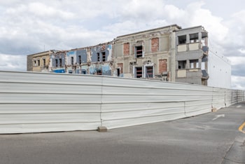 Série Pavillon 12, sur les derniers mois et la démolition du Centre Hospitalier Régional Clémenceau à Caen