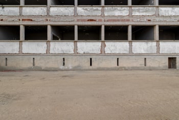 Série Pavillon 12, sur les derniers mois et la démolition du Centre Hospitalier Régional Clémenceau à Caen